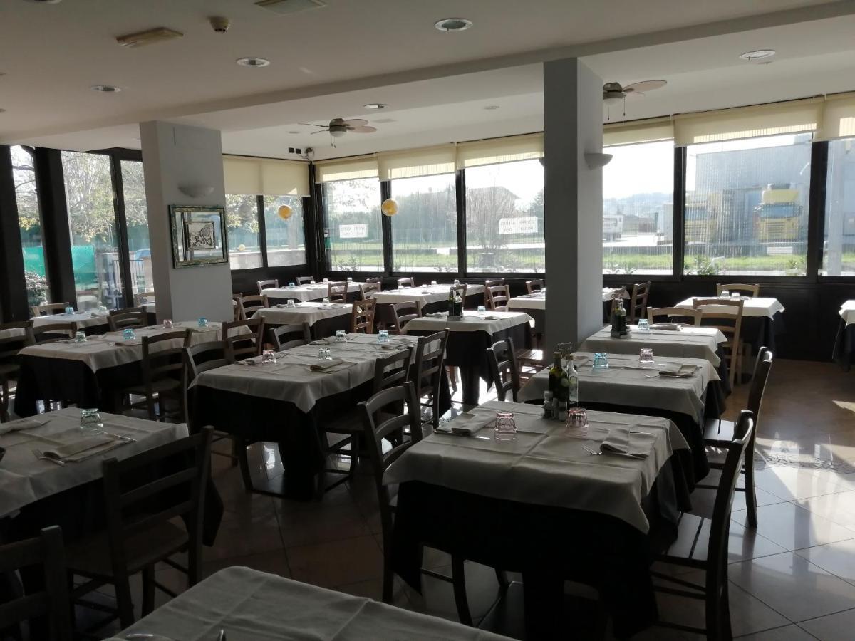 Sestosenso Food Drink Sleep Ristorante Pizzeria Alloggi Чезена Екстериор снимка